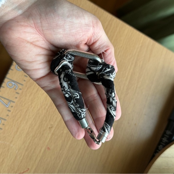 Urban Outfitters Bandana Bracelet Black White Silver clasp 8” - Picture 2 of 5